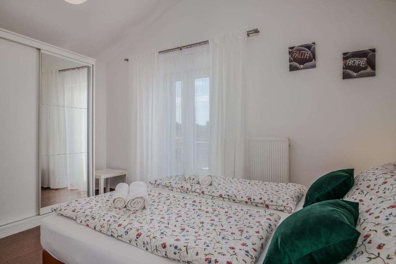 Apartment Marina Malinska Exterior photo